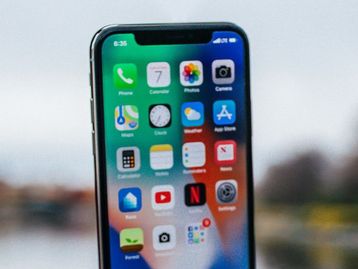 Fechar apps no iOS não ajuda a economizar bateria; entenda o mito