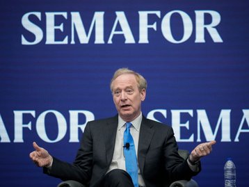 'Precisamos de formas de frear ou parar IAs', diz presidente da Microsoft