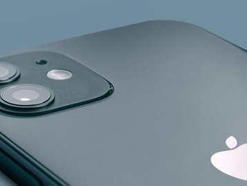 Dupla é condenada por roubar iPhones usando sistema de reparos da Apple; entenda