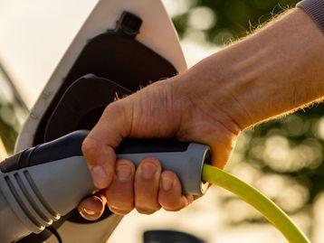 Mercado de veículos elétricos supera investimentos em energias renováveis