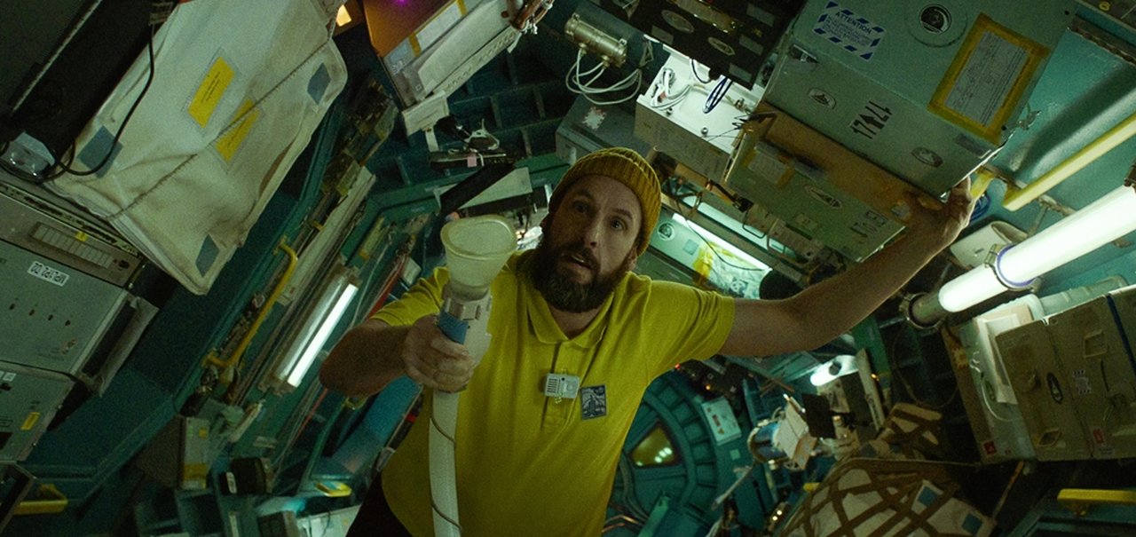 Adam Sandler atua com aranha gigante em novo filme da Netflix; conheça O Astronauta