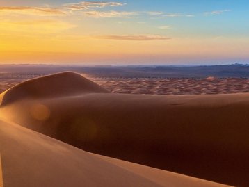 Duna estelar que se move no deserto existe há 13 mil anos, diz estudo