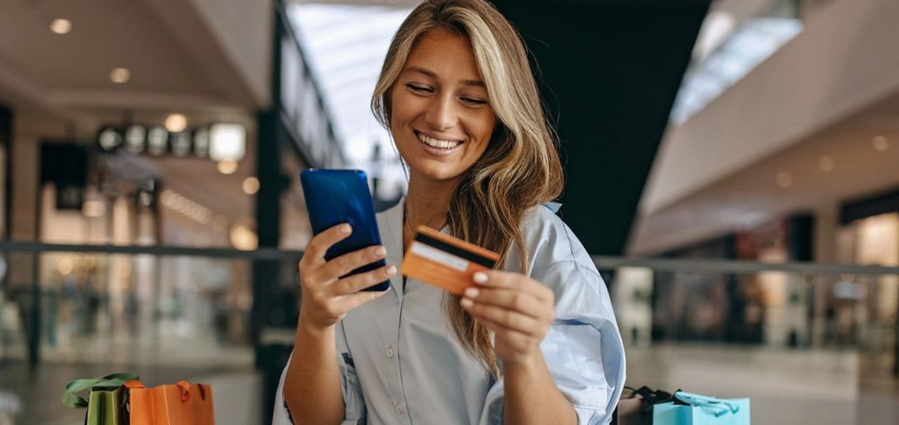 Descontos de até 70% em produtos como air fryer, celulares, fones, notebooks e mais na Casas Bahia