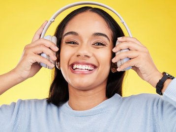 Fones e caixas de som em oferta: JBL, Mondial, Philco e outras grandes marcas com até R$ 550 off