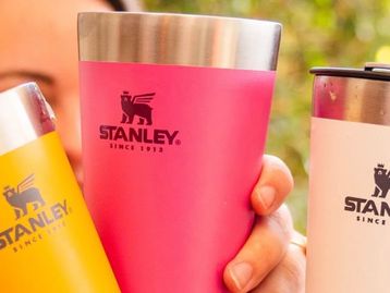  Kits de Garrafas e Copos Stanley com até 20% de desconto; veja opções