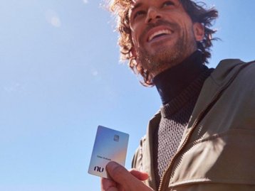 Nubank lança conta global em dólar e euro para clientes Ultravioleta