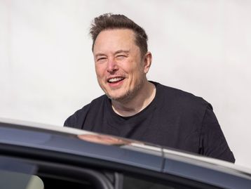 Tesla tenta aprovar pela segunda vez bônus de quase R$ 300 bilhões para Elon Musk