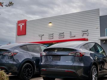 Tesla: Autopilot e 'piloto automático' estão ligados a vários acidentes e mortes nos EUA