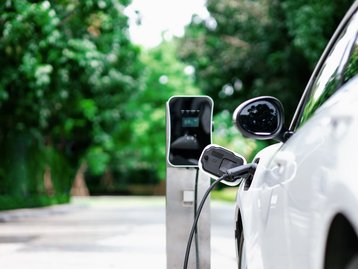 Carros elétricos: quando as estações de recarga vão superar os postos de combustível?