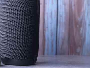 Promoção de caixas de som na Amazon traz modelos da JBL, WAAW by Alok e mais com até 61% off; veja sugestões