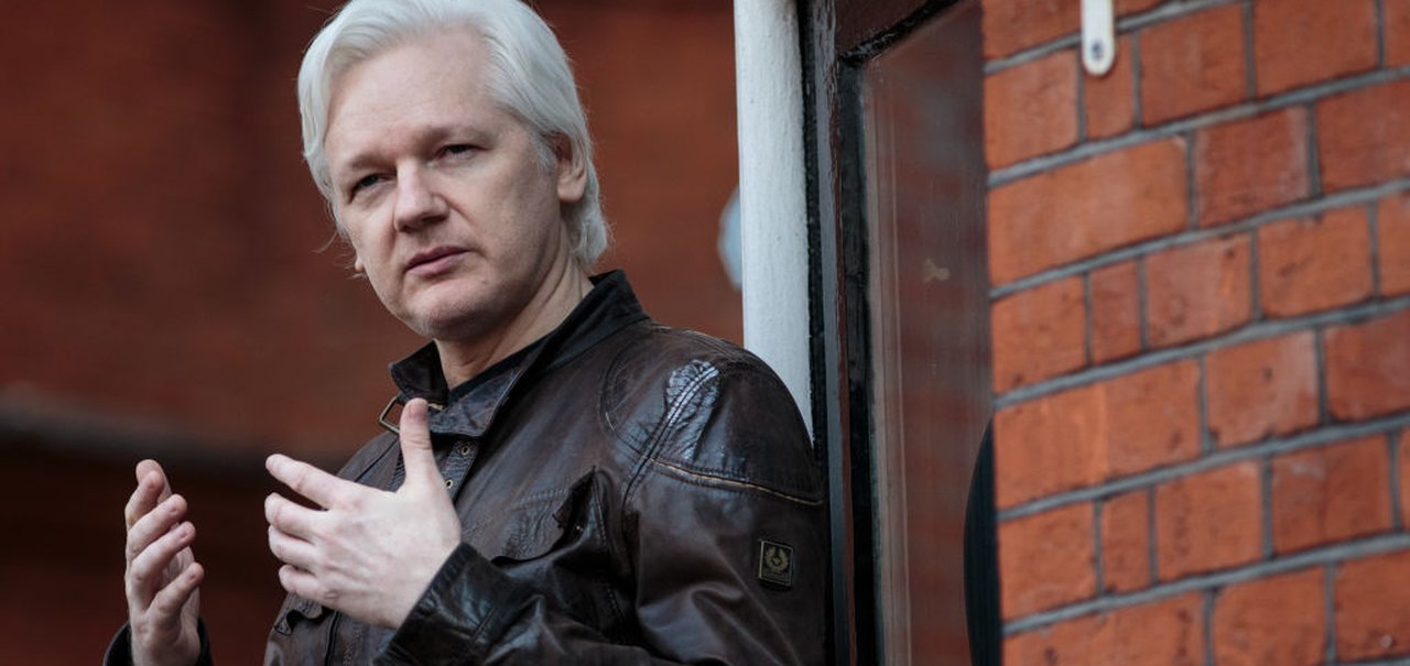 Voo de Julian Assange foi o mais monitorado do mundo no FlightRadar24