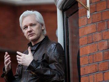 Voo de Julian Assange foi o mais monitorado do mundo no FlightRadar24