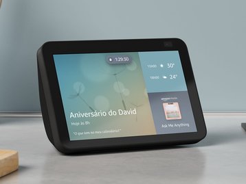 Ficar com o smart speaker comum ou tocar por um com tela? Veja comparação