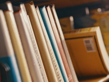 Livros de romance, terror, infantil e mais partir de R$ 2,58; veja oportunidades