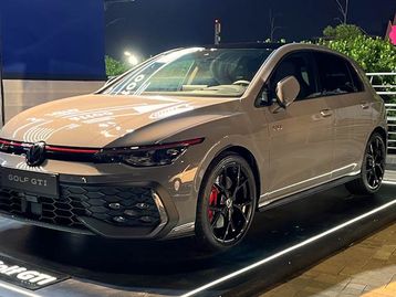 VW exibe novo Golf GTI oficialmente no Brasil; vendas podem começar em 2025