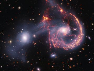 Um ponto de interrogação no cosmo e mais imagens incríveis da NASA em setembro