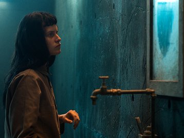 Entenda o final de Poço 2 e o que acontece com Perempuan no filme