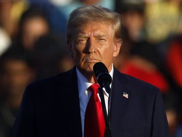 Trump chama carros autônomos de 'preocupantes' horas antes de anúncio do novo autônomo da Tesla