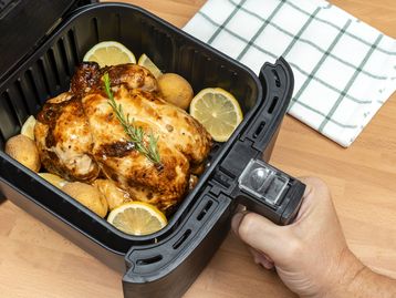 24 horas de eletroportáteis na Casas Bahia: air fryer, robô aspirador e mais a partir de R$70