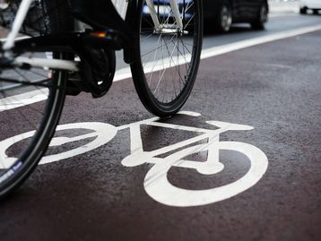 Perigo nas ciclovias: quem realmente deve usar esses espaços?