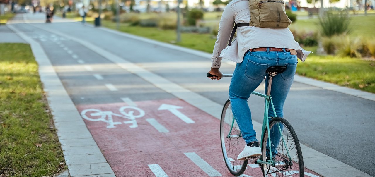 Ir de bike para o escritório já é uma realidade, mas não depende apenas do funcionário