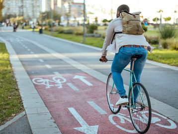 Ir de bike para o escritório já é uma realidade, mas não depende apenas do funcionário