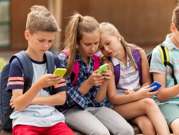 PL que proíbe o uso do celular no ambiente escolar avança na Câmara