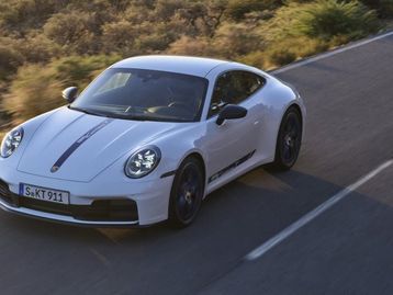 Porsche lança 911 Carrera T 2025 com câmbio manual e opção conversível