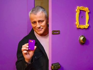Matt LeBlanc, o Joey de Friends, protagoniza nova propaganda do Nubank