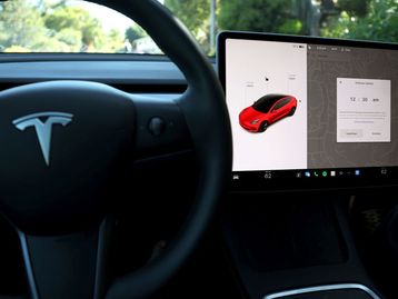 Elon Musk diz que Tesla poderia lançar um celular, mas só com uma condição