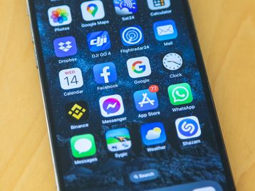 iOS 18.2 ganha opção de compartilhar localização de objetos perdidos no app Buscar