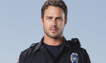 Taylor Kinney, o Mason de Vampire Diaries, entra em novo piloto sobre bombeiros