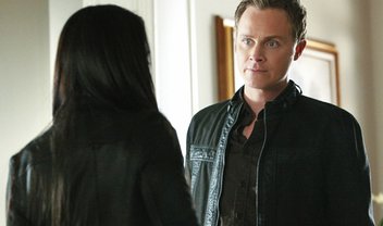 Vampire Diaries: John Gilbert, o pai de Elena, também pode aparecer no episódio final