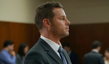 Grey’s Anatomy: Meredith tenta localizar Karev em cena do episódio 13x11