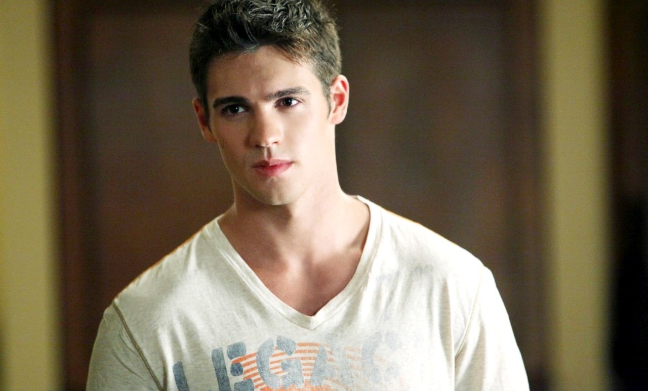 Na 3ª temporada de The Vampire Diaries, Jeremy (Steven R. McQueen) foi  bastante enganado por todos que os cercavam - Purebreak