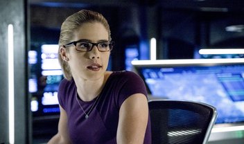 Arrow: Oliver, Felicity e equipe na Rússia nas fotos do episódio 5x12