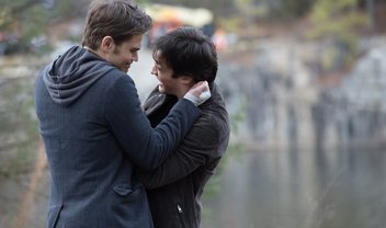 Vampire Diaries: Damon e Stefan unem forças contra Cade nas fotos do episódio 8x14