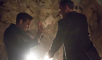 Vampire Diaries: Damon e Alaric ficam cara a cara com Kai em cena do episódio 8x13