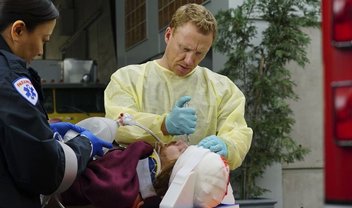 Grey’s Anatomy: caso de traumatismo craniano na sinopse e fotos do episódio 13x15