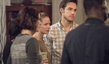 Supergirl: Mon-El desconfiado do retorno de Jeremiah nas fotos do episódio 2x14