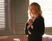 Vampire Diaries: Caroline e Alaric conversam sobre crianças em cena do episódio 8x14