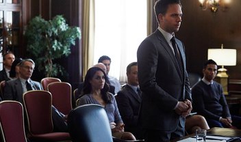 Suits: Mike no tribunal nas fotos do último episódio da 6ª temporada