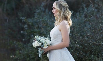 Vampire Diaries: vestido de casamento de Caroline em novas fotos do penúltimo episódio