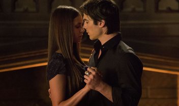 Vampire Diaries: Damon e Elena se abraçam em novo teaser do episódio final