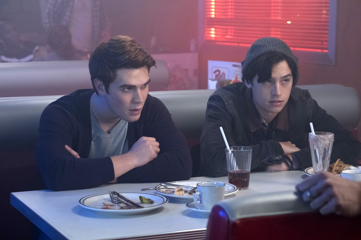 Imagem de Riverdale: Jughead em problemas com pai e com a polícia no trailer do 7º episódio