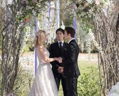 Vampire Diaries: casamento de Stefan para atrair Katherine em cena do episódio 8x15