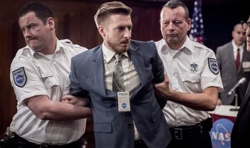 Legends of Tomorrow invadem a missão Apollo 13 na NASA em fotos do episódio 2x14