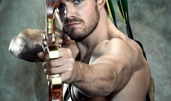 Arrow: Oliver pede que o Arqueiro Verde se entregue em cenas do episódio 5x16