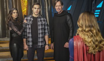 Supergirl: fotos do episódio 2x16 revelam papéis de Teri Hatcher e Kevin Sorbo