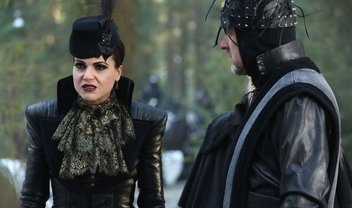 Once Upon a Time: Rainha Má atrás de Snow White em cenas do episódio 6x14